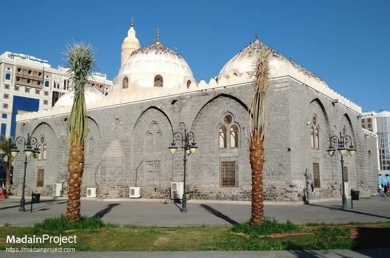 ملف:مسجد غمامه پشت ساختمان.jpg